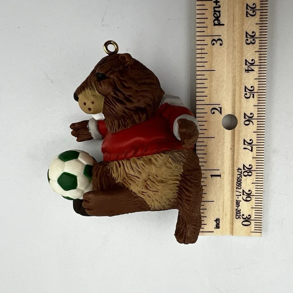 Vintage 1985 Hallmark Keepsake Christmas Ornament Soccer Beaver‎